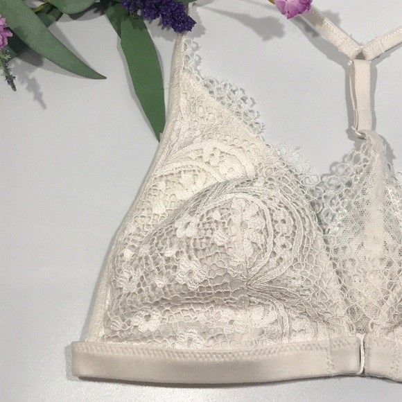 Victoria’s Secret Front Close Bralette in White - Picture 15 of 17